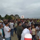  Comuneros protestan por cierre de mirador natural al mar. 
