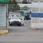  Miembros de Medicina Legal llegaron para trasladar el diminuto cadáver. 