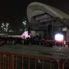  El show, que estaba previsto para las 20:30, no empezaba y la mayoría de asientos de Concha Acústica del Parque Samanes, en especial en la zona VIP, estaban vacíos. 