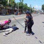  El ‘accidente’ involucró a oficiales de tráfico para darle más realismo a la escena. 