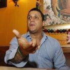  Según la denuncia presentada por Matamoros, en la llamada  le dijeron que estaban esperándolo fuera de su casa.  