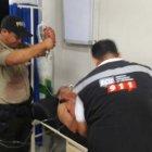  El doctor Manuel Briones Macías manifestó que las heridas que terminaron con la vida de Cedeño, estaban en la cabeza, cinco en el tórax, una en la mano derecha y otra en el antebrazo. 