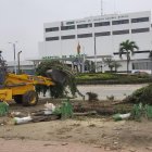  Maquinaria recogió los vestigios de lo que quedó en el lugar. 