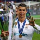  “Fue muy bonito estar en el Real Madrid, en los próximos días yo hablo”, añadió el delantero portugués, afirmando que “voy a disfrutar con mis compañeros y en los próximos días daré una respuesta”.  