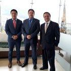  Santiago Uribe, Enrique Ponce De León y un representante de la Universidad Indoamérica / EXTRA 