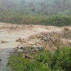  Las lluvias causaron deslizamientos de tierra en varias carreteras.  
