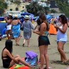  Turistas en playas de Ecuador. 