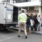  La mañana de ayer, agentes de Delitos Contra la Vida (Dinased) retiraron el cadáver del velorio. 