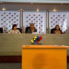  El jefe de campaña del chavismo y ministro de Comunicación, Jorge Rodríguez, confirmó que las elecciones presidenciales previstas para el 22 de abril fueron pospuestas para la “segunda quincena de mayo” tras la firma del acuerdo entre los seis candidatos oficiales. 