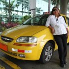  Miriam Chávez tiene 28 años como transportista. Fue una de las primeras taxistas del  país. 