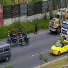  Según los indicios preliminares, aparentemente el vehículo de carga impactó por la parte trasera al automotor de transporte. 