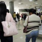  La joven que se sintió agredida (de espaldas) denunció el abuso en la Fiscalía. 