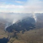  Los bomberos tuvieron que cubrir la emergencia dirigiéndose en motos.  