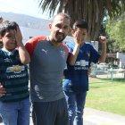  Enrique y Mateo hicieron el gesto del festejo de Barcos, con un ojo tapado, a lo Pirata.   