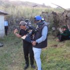  El filme narra la historia de un niño lustrabotas que debe afrontar el alcoholismo y migración de su padre. 