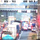  Cámaras de videovigilancia registran tráfico vehicular en la zona del accidente.  