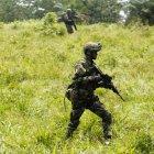 Imagen referencial. Militares colombianos y ecuatorianos resguardan la frontera. 