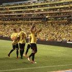  Kaká no sólo contribuyó en la goleada a los peruanos (6-2), sino también en llenar el estadio de Barcelona con 60.000 aficionados para este amistoso.  