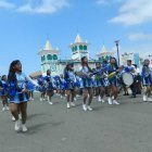  Los festejos culminan  con carrera de caballos y el baile público. 