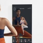  Con este aparato, realizar ejercicios mientras puedes ver a tu instructor a través del espejo es una realidad. 