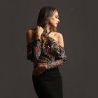  La periodista, de 30 años, quien está radicada en Miami, sueña con ser mamá. En marzo será su compromiso matrimonial. 