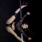  Sandra Toro deslumbró a los asistentes a la feria con sus piruetas en el Open Pole.    