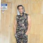  Bratt es de Quito y actualmente está enfocado en su tienda de ropa. 