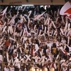  El equipo jugó también con su camiseta diseñada especialmente por sus 100 años.  