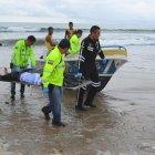  Las autoridades apoyaron la recuparación del cuerpo.  