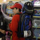  El Ministerio de Educación determinó que el peso de la mochila o cualquier otro tipo de soporte utilizado para transportar los útiles escolares, no deberá ser mayor del 10 % del peso corporal. 