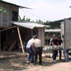  Autoridades llegaron par levantar el cadáver.  