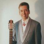  Victor Armijos es el organizador del Festival del Requinto que se hará en Quito. 