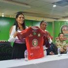  Para este primer encuentro a una copa internacional Mushuc Runa estrenará camiseta. Es vino con detalles de los colores del ponchito en cuello y mangas. 