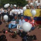  “No podemos quedarnos callados ante los hechos que pasan en la frontera. Este es un acto de solidaridad con los periodistas de Ecuador”, dijo Natalia Cabrera, de Radio Nacional, quien organizó el plantón.  