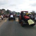  Los artesanos exigen que las autoridades intervengan porque se están quedando sin trabajo.  