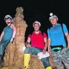  El investigador junto al resto del grupo que lo acompañó.     