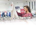  Nunca adquieras prendas por impulso, porque terminarás no solo gastando el dinero, sino regalándolas. 