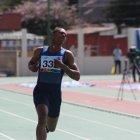  Participación de Álex Quiñónez en la primera serie de los 200 metros. 