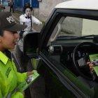  Hasta el momento se ha identificado, al menos, 40 personas vinculadas a estafas en los exteriores del Centro de Revisión Vehicular de La Florida Alta. 