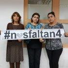  Familiares de Marcelo Muñoz. Consuelo Muñoz ( i ), Yolanda Buitrón ( c ) y Marcela ( d ) portan un cartel que hace alusión a que son cuatro los secuestrados. 