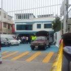  Los dos cuerpos fueron encontrados golpeados, y uno tenía un cable atado al cuello.  