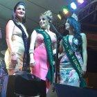  Riena de Vinces (izquierda), junto a la señorita fundación (centro).  