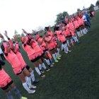  Integrantes del club celebran el triunfo.  