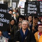  Protesta en contra del bombardeo de EE. UU., Reino Unido y Francia en contra de Siria. 