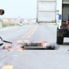  Los agentes del OIAT utilizaron una pala para recoger los restos de la víctima, esparcidos por la vía. 