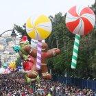  Los balcones. Fueron sitios estratégicos para apreciar más de cerca los globos gigantes.  