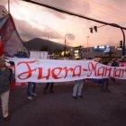  La barra Marea Roja convocó a los aficionados del club para pedir la salida de Manjarrez. 
