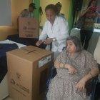  Rita Zambrano fue la primera mujer en votar en esta consulta, en el Hospicio Corazón de Jesús de Guayaquil. 