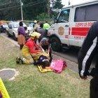 Un bus colisionó contra un muro cerca de la hacienda Guachalá. 