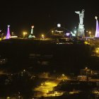  Las siluetas dibujadas por las luces representan a José, Jesús en su cuna, los reyes magos. 